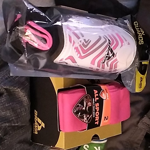 So soccer shoes brand shin guards and socks - Picture 4 of 4